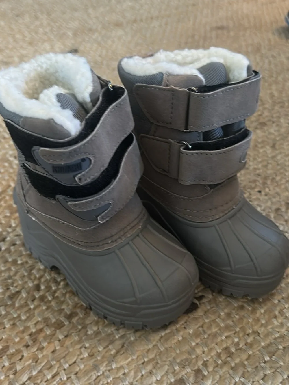 Winter boots toddler size 5